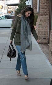 KatieHolmes_012913_06.jpg