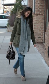 KatieHolmes_012913_07.jpg