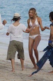 Magdalena_Frackowiak_Bikini_Photoshoot_for_Victorias_Secret_in_St_Barts_January_26_2013_025.jpg