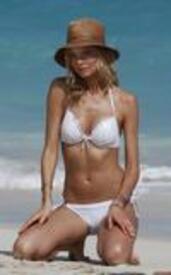 th_Magdalena_Frackowiak_Bikini_Photoshoot_for_Victorias_Secret_in_St_Barts_January_26_2013_032.jpg