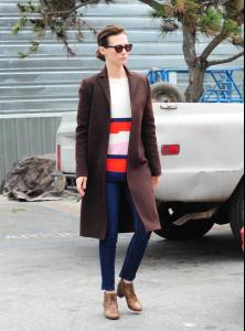 January Jones 2012-12-12 - Shops at Lassen's Natural Foods & Vitamins in LA  (3).jpg