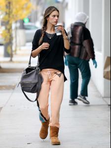 Alessandra Ambrosio 2012-12-08 - Out and about in Los Angeles (6).jpg