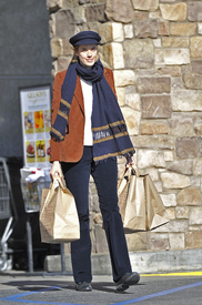 Agyness Deyn - 2012-12-27 at Gelson's in Hollywood  (4).jpg