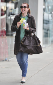 Alyson Hannigan Arrives at a hair salon in Brentwood 28 December 2012  (3).jpg