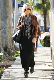 Malin Akerman 2012-12-19 - at Kitson on Melrose Avenue in West Hollywood (1).jpg
