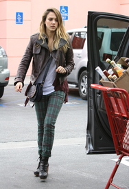 celebrity-paradise_com-The_Elder-jessica_alba__10_.jpg