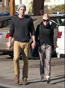 Miley Cyrus stops by Starbucks with her boyfriend Liam Hemsworth in Toluca Lake, California on December 22, 2012  (2).jpg