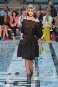 Vivienne_Westwood_Spring_2013_Kv_V5_a_BT3_LHx.jpg