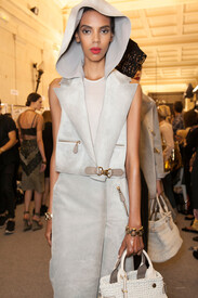 th_Loewe_Spring_2013_Backstage_3k_VQ9_Mwi_Je3x.jpg