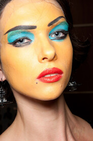 Vivienne_Westwood_Spring_2013_Backstage_Gj_FT3_q4.jpg