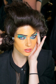 Vivienne_Westwood_Spring_2013_Backstage_rnnj_REYL.jpg