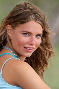 Indiana Evans Brenton Thwaites Hit Day Two KtpMkj39NSPl.jpg