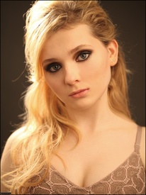 Abigail_Breslin_Gregg_Delman_2012 (1).jpg