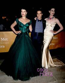 zac_posen_with_crystal_renn_and_erin_oconnor_at.jpg