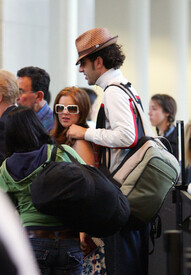 Sacha_Baron_Cohen_Sacha_Baron_Cohen_Isla_Fisher.jpg
