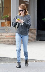 EmmaRoberts_012313_04.jpg