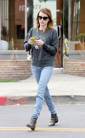 EmmaRoberts_012313_09.jpg