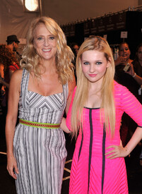 AbigailBreslin09132012NanetteLeporeFashionShowinNYC10.jpg