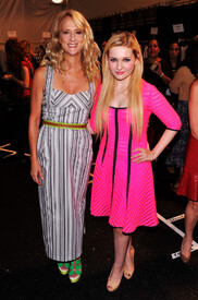 AbigailBreslin09132012NanetteLeporeFashionShowinNYC11.jpg