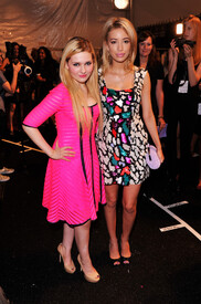 AbigailBreslin09132012NanetteLeporeFashionShowinNYC13.jpg