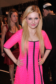 AbigailBreslin09132012NanetteLeporeFashionShowinNYC4.jpg