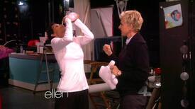 ScreenCapsImagesOfHalleBerryOnEllen12.09.201215.jpg