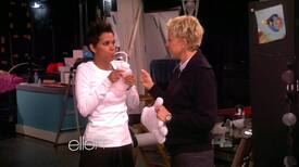 ScreenCapsImagesOfHalleBerryOnEllen12.09.201221.jpg