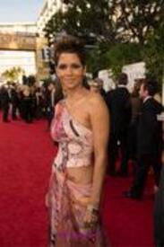 th_HalleBerry70thAnnualGoldenGlobeAwardsinBeverlyHills01.13.201313.jpg