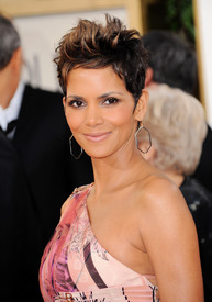 HalleBerry70thAnnualGoldenGlobeAwardsinBeverlyHills01.13.20133.jpg