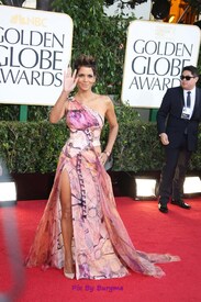 HalleBerry70thAnnualGoldenGlobeAwardsinBeverlyHills01.13.201330.jpg