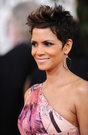 HalleBerry70thAnnualGoldenGlobeAwardsinBeverlyHills01.13.20134.jpg