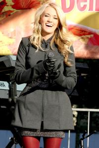 68028_Carrie_Underwood_2009-11-03_-_performs_live_on_GMA_i8239_122_466lo.jpg