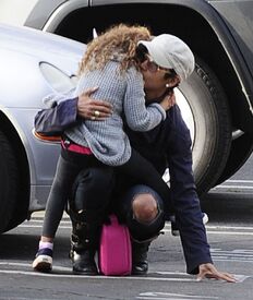 Halle Berry brings her daughter to school in Beverly Hills 9.1.2013_04.jpg