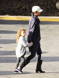 Halle Berry brings her daughter to school in Beverly Hills 9.1.2013_05.jpg