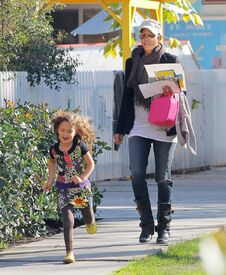 Halle Berry brings her daughter to school in Beverly Hills 9.1.2013_13.jpg