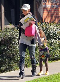 Halle Berry brings her daughter to school in Beverly Hills 9.1.2013_15.jpg