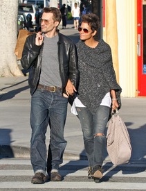 Halle Berry out and about in Beverly Hills 18.1.2013_03.jpg