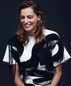 HarpersBazaar201402_16_1.jpg