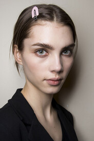 Sacai_Fall_2013_Backstage_L5r3k_Wz-9yqx.jpg