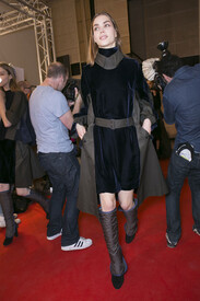 Sacai_Fall_2013_Backstage_Fp_V5_YTK9_Z9ax.jpg