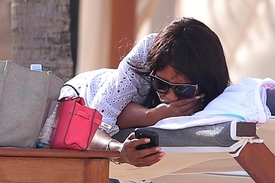 Naomi Campbell on christmas vacation in Malindi 26.12.2013_02.jpg