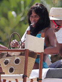 Naomi Campbell at the beach in Malindi 28.12.2013_03.jpg