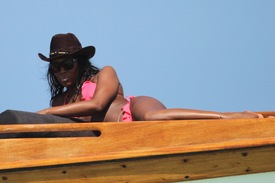 Naomi Campbell on a boat ride in Kenya 1.1.2014_08.jpg