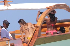 Naomi Campbell on a boat ride in Kenya 1.1.2014_11.jpg