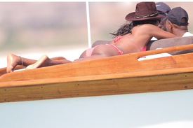 Naomi Campbell on a boat ride in Kenya 1.1.2014_14.jpg