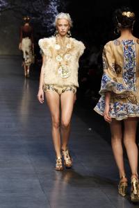 dolce-and-gabbana-ss-2014-women-fashion-show-runway-20.jpg