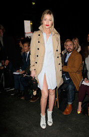 Laura_Whitmore_E_Tautz_Front_Row_8GHoPWb2Lcax.jpg