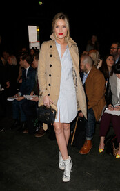 Laura_Whitmore_E_Tautz_Front_Row_EHA5cHF5B4Hx.jpg