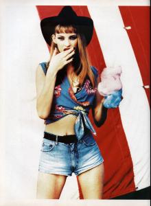 Amy_Wesson_Replay_Jeans_1995_ph_Ellen_von_Unwert.jpg