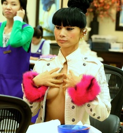 Bai Ling at at Beverly Hills Nails and Spa 21.12.2014_24.jpg